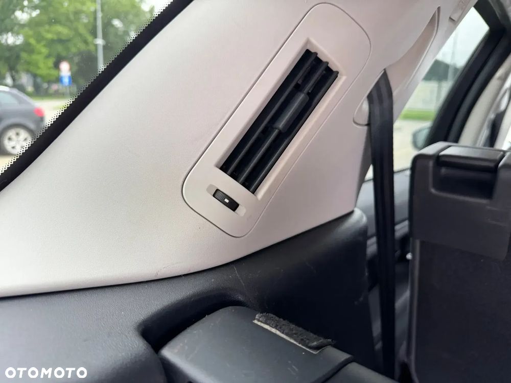 Land Rover Discovery Sport - 10