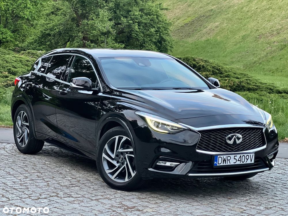 Infiniti Q30 1.6t Premium 7DCT - 1