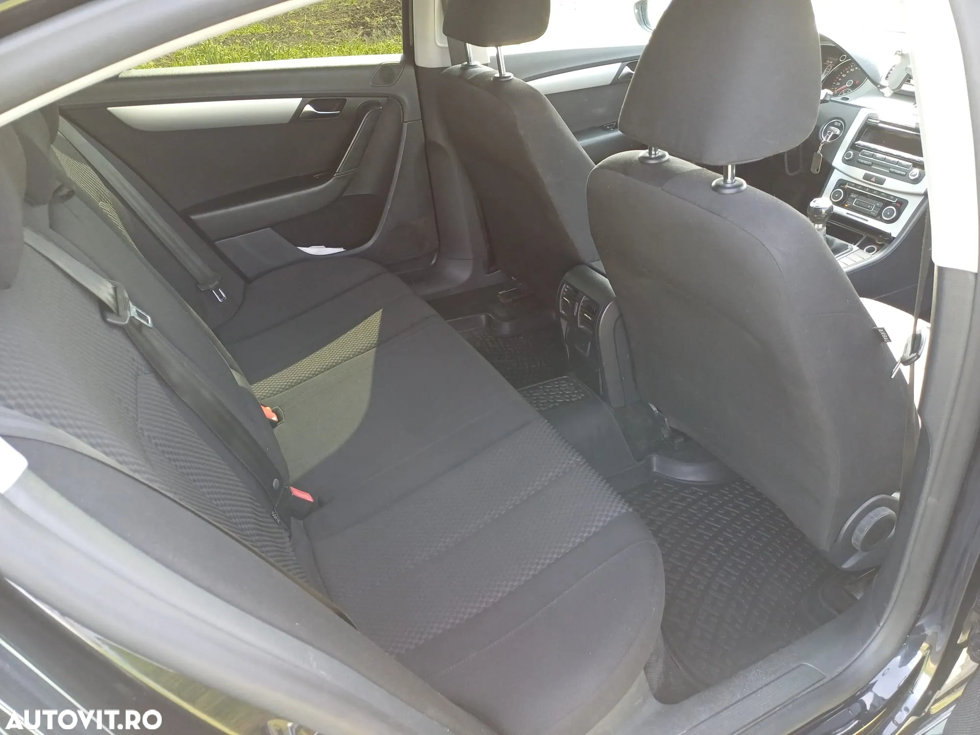 Volkswagen Passat - 13
