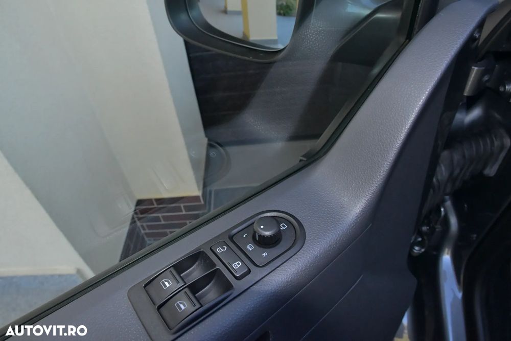 Volkswagen Caravelle - 32