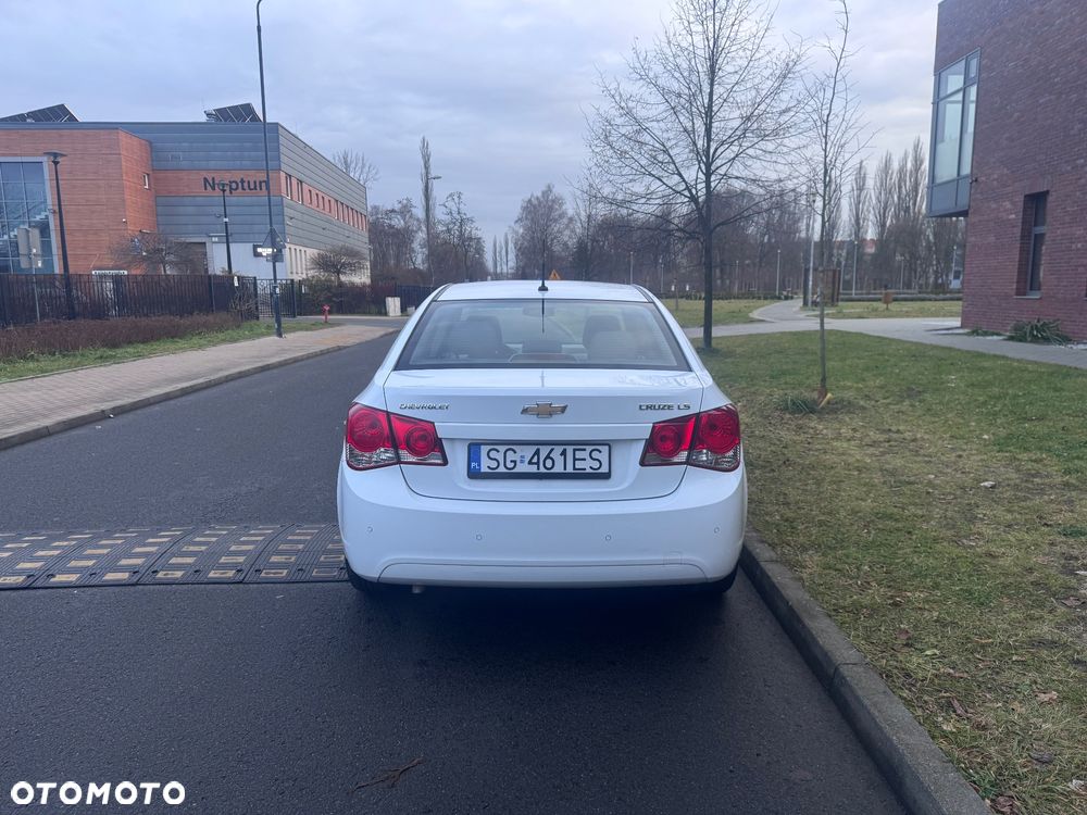 Chevrolet Cruze 1.6 - 4