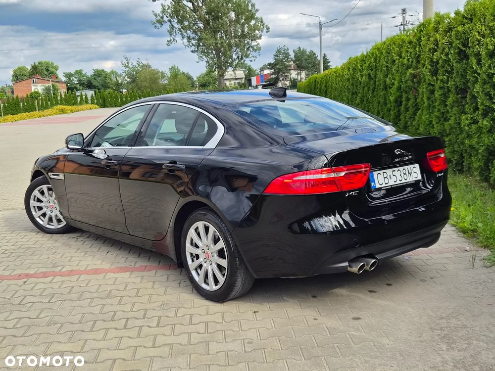 Jaguar XE 2.0 D180 SE - 2