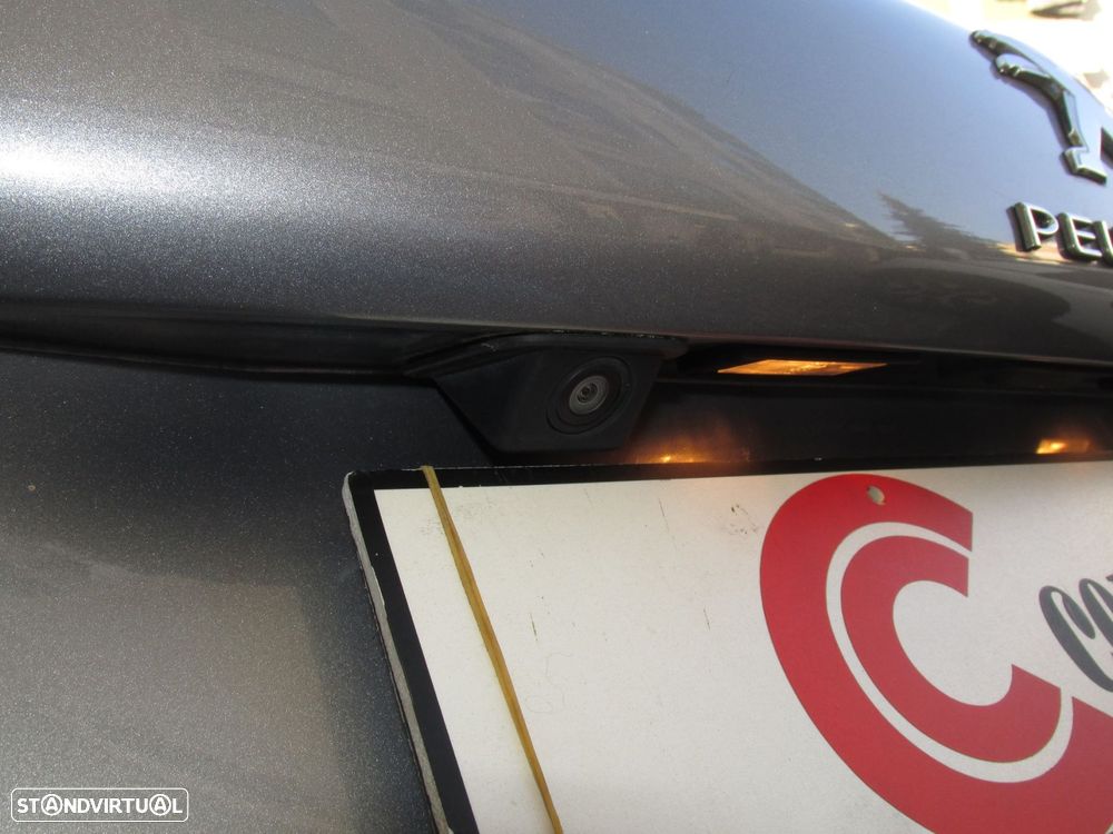 Peugeot 2008 1.2 PureTech Signature - 33