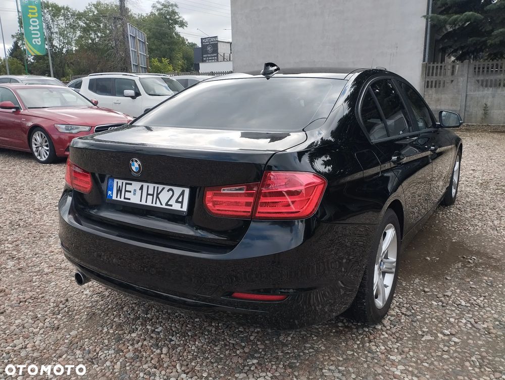 BMW Seria 3 320i - 32