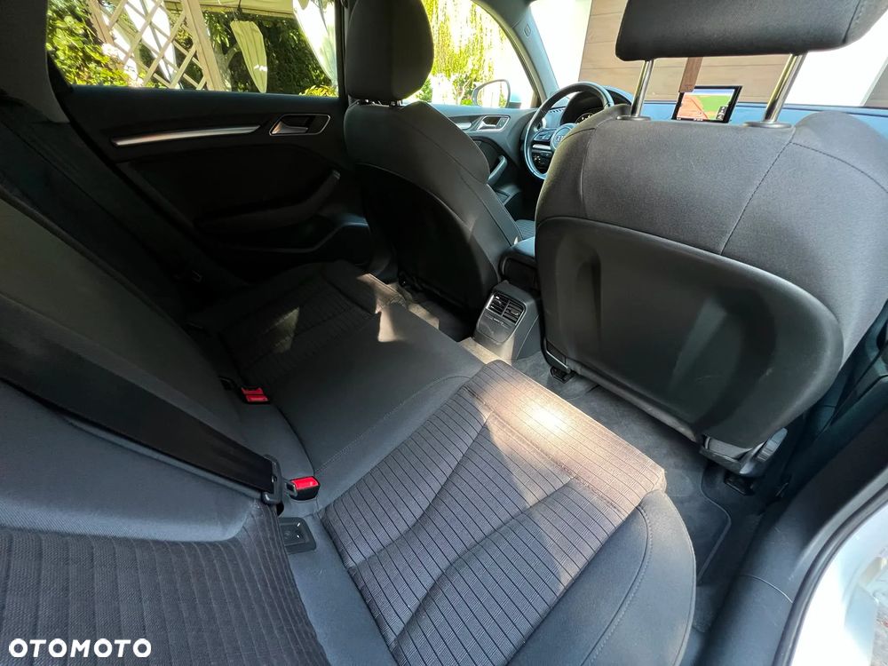 Audi A3 Sportback 2.0 TDI S tronic design - 32