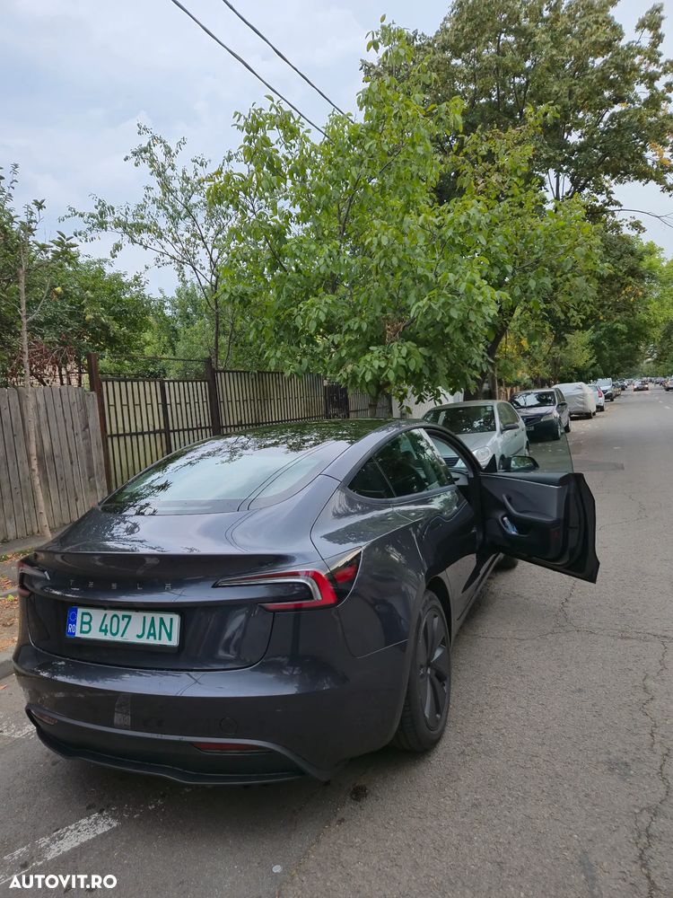 Tesla Model 3 - 8
