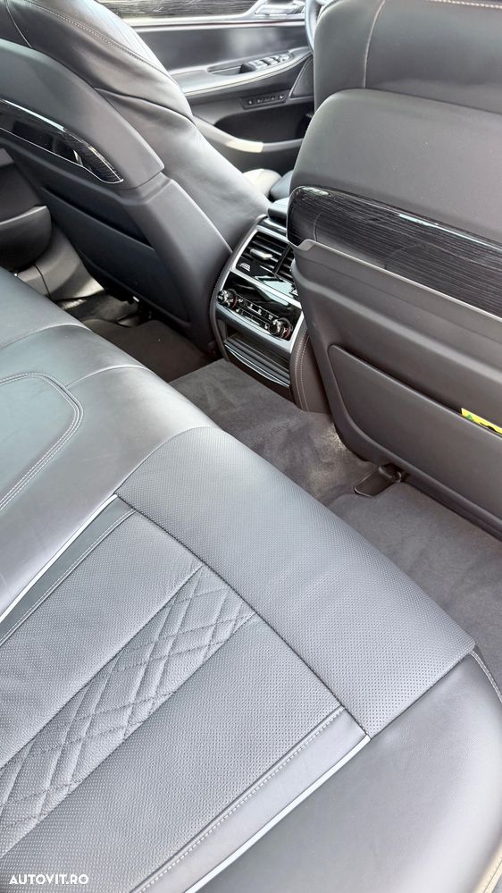 BMW Seria 7 740d xDrive MHEV - 17