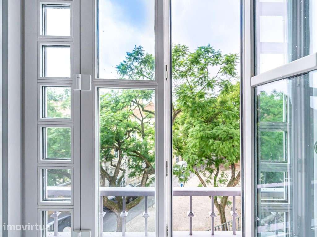 Apartamento T2 com garagem e vista sobre o Rio Tejo em Lisboa - Grande imagem: 3/26