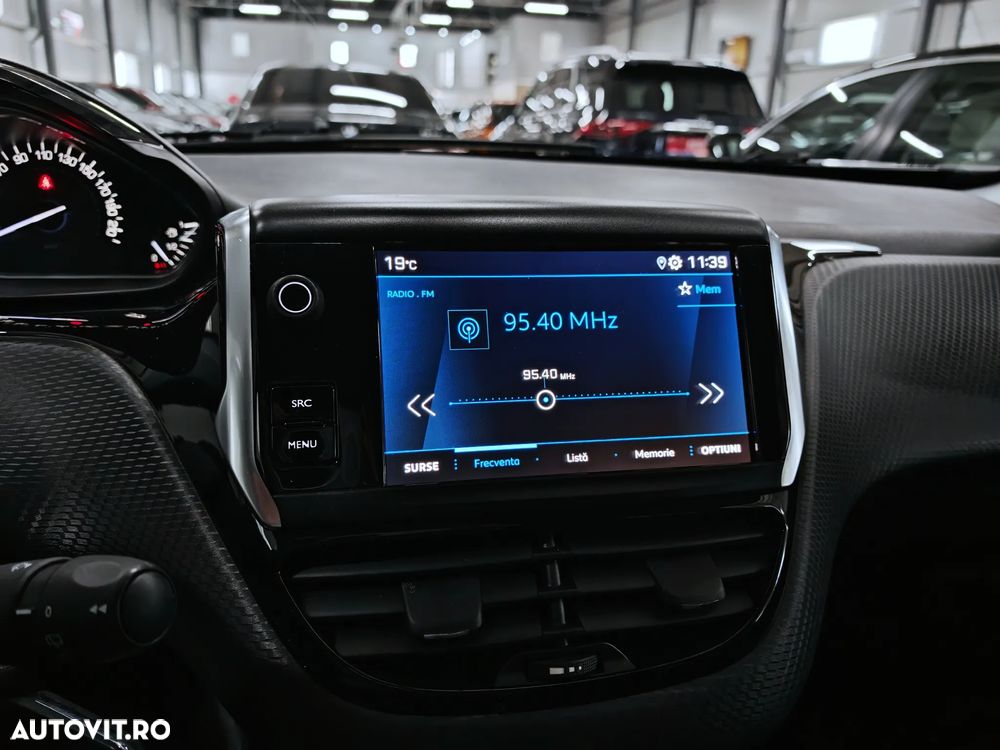 Peugeot 2008 PureTech 130 Stop&Start EAT6 Signature - 16