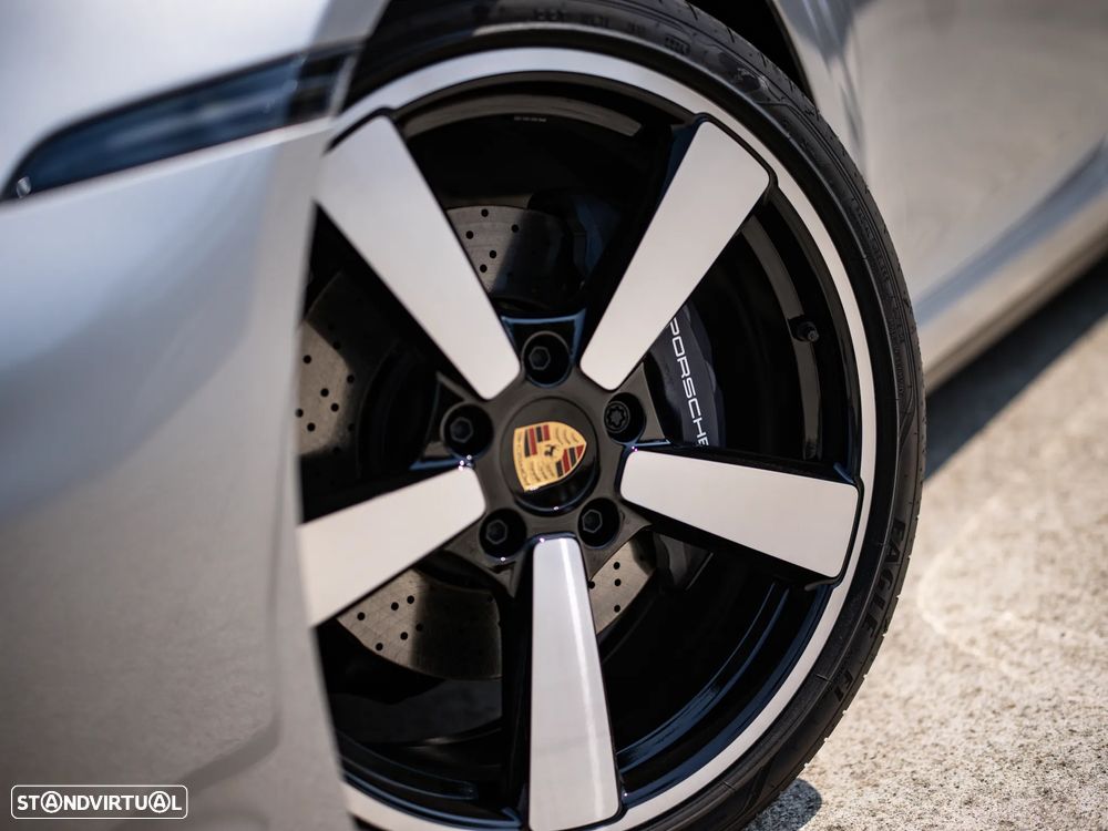 Porsche 911 (992) Carrera - 11