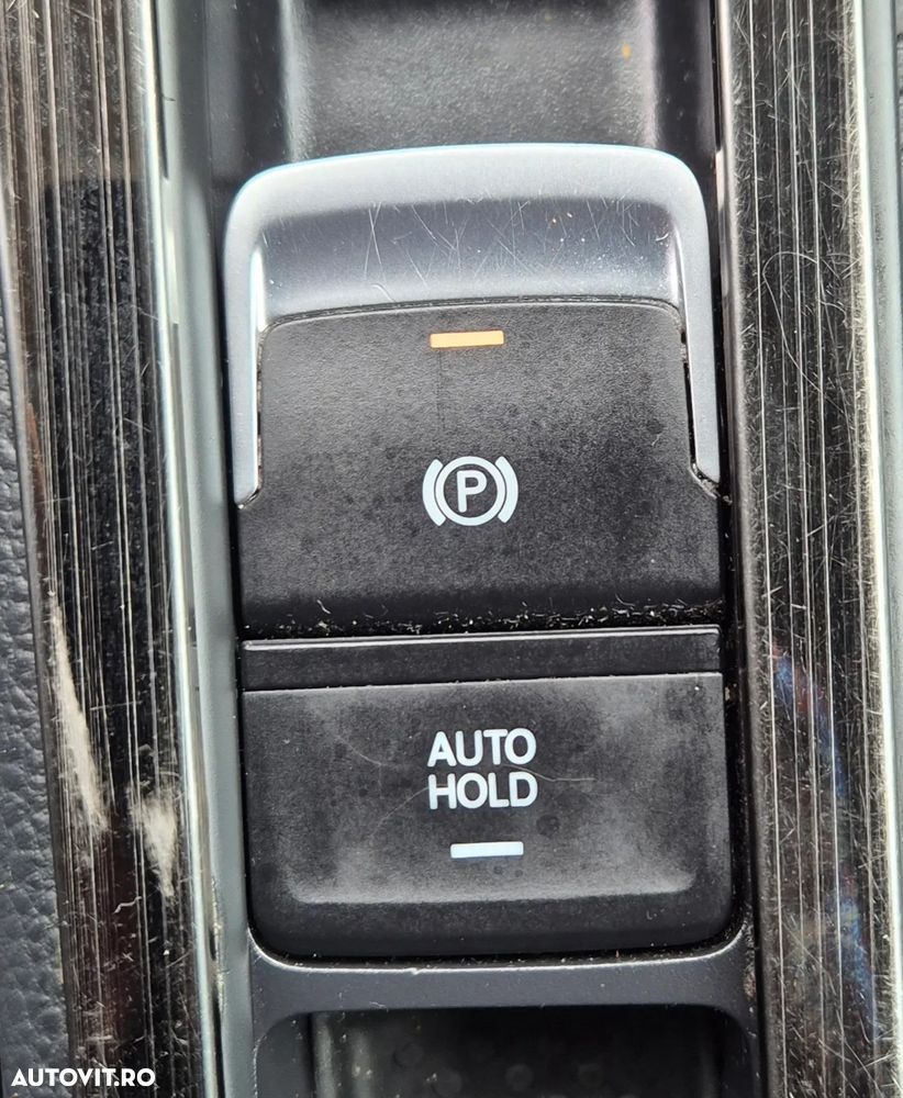 Volkswagen Golf 1.6 TDI Highline - 24