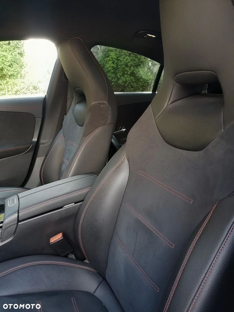 Mercedes-Benz CLA 200 AMG Line 7G-DCT - 12