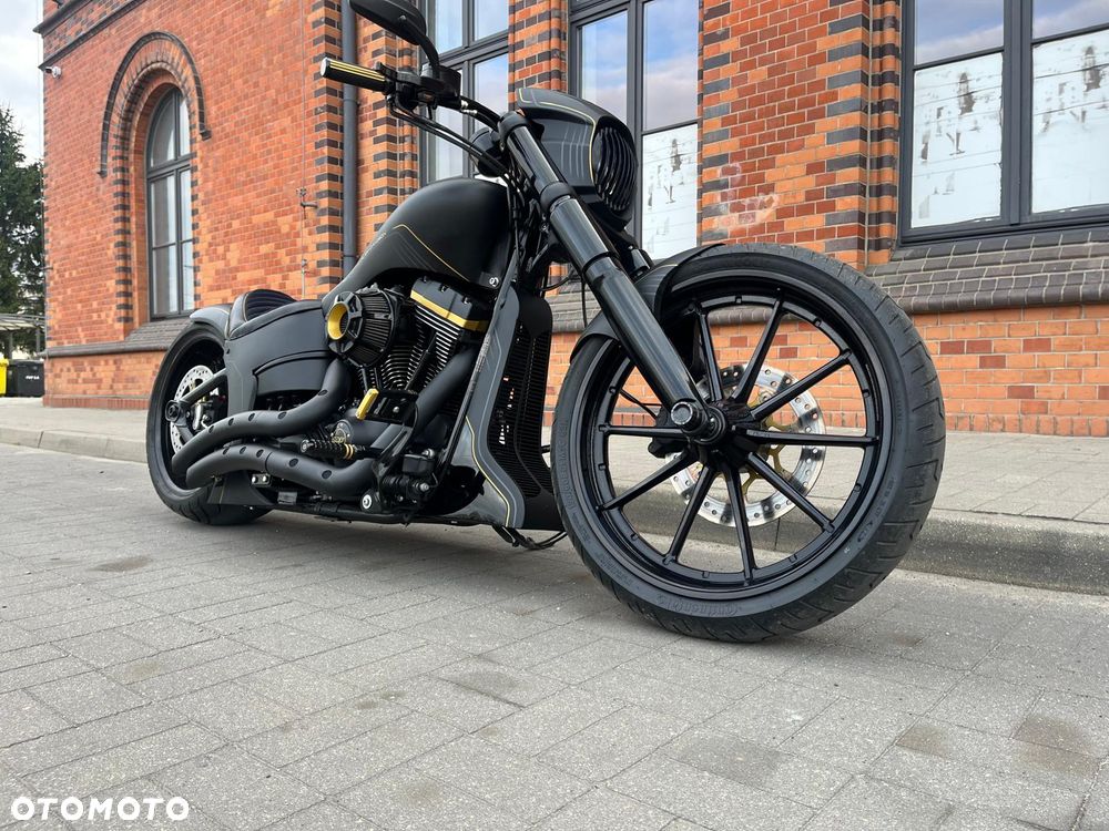 Harley-Davidson Softail Breakout - 4