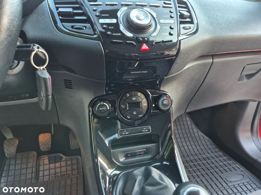 Ford Fiesta 1.0 EcoBoost STart-Stop Titanium - 24