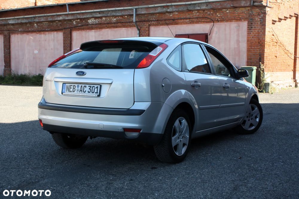 Ford Focus 1.6 16V Ghia - 3