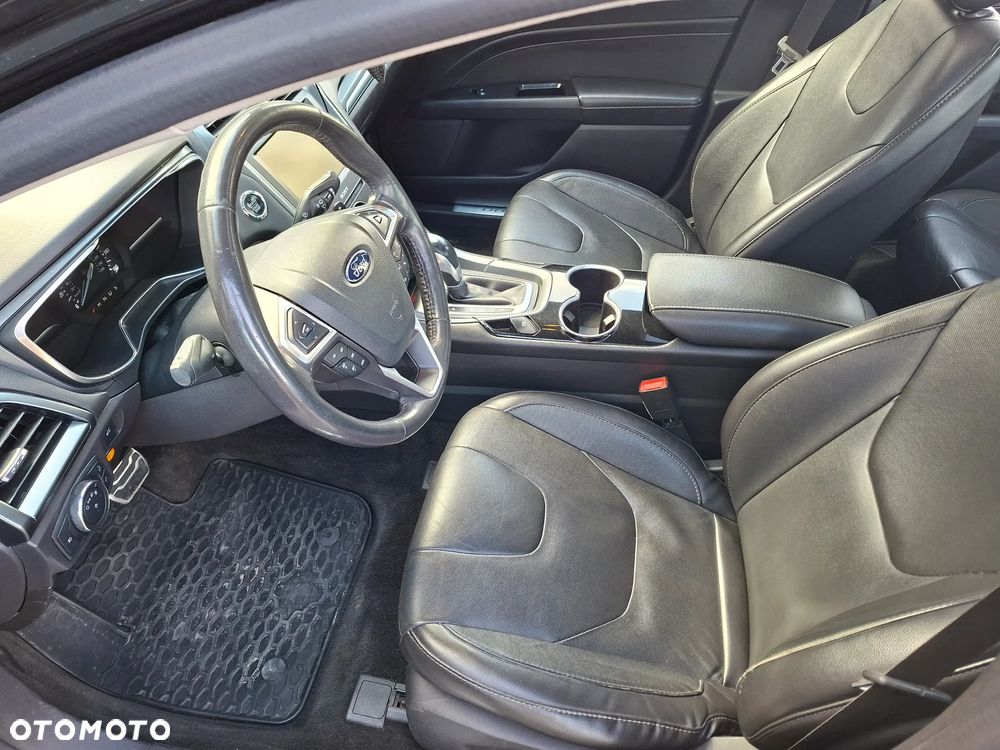 Ford Fusion - 10