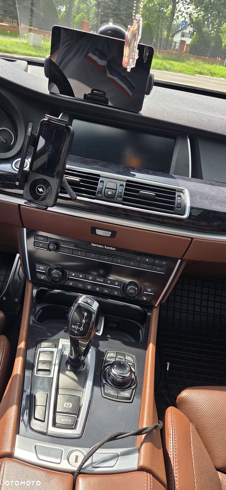 BMW Seria 5 550i - 10