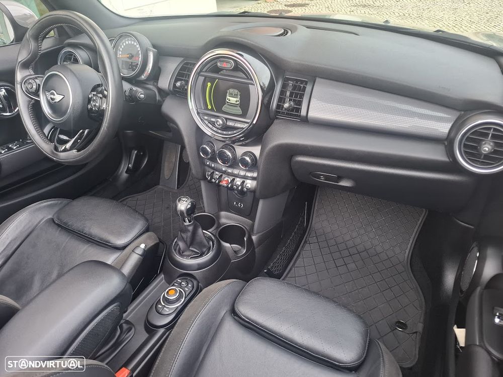 MINI Cabrio Cooper Essential - 11