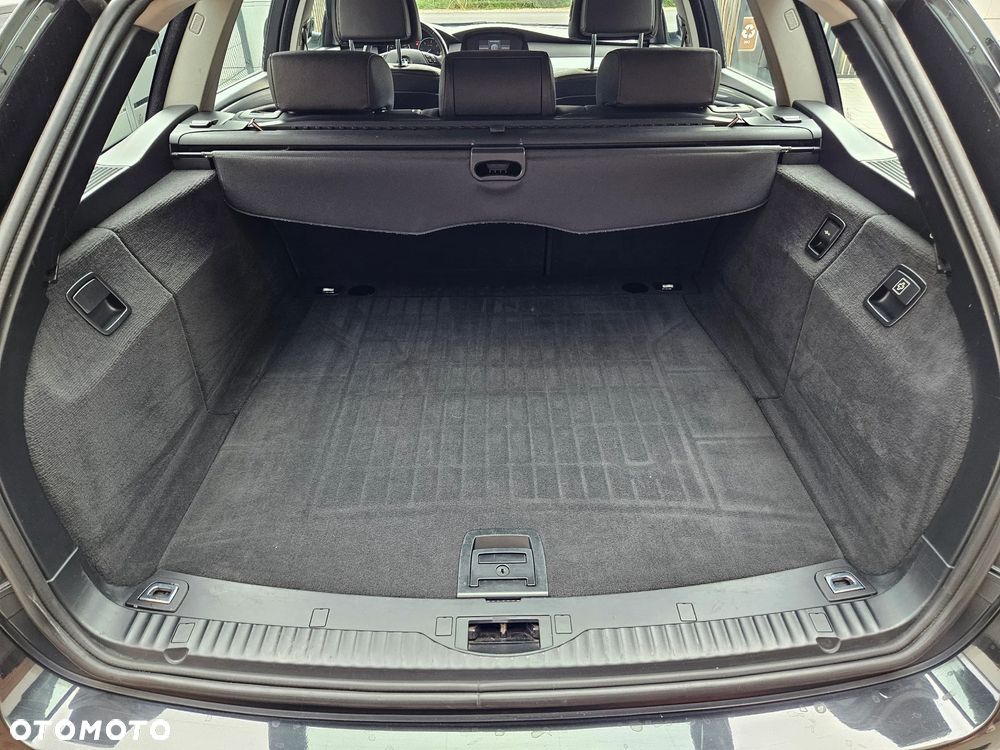 BMW Seria 5 525xd - 13