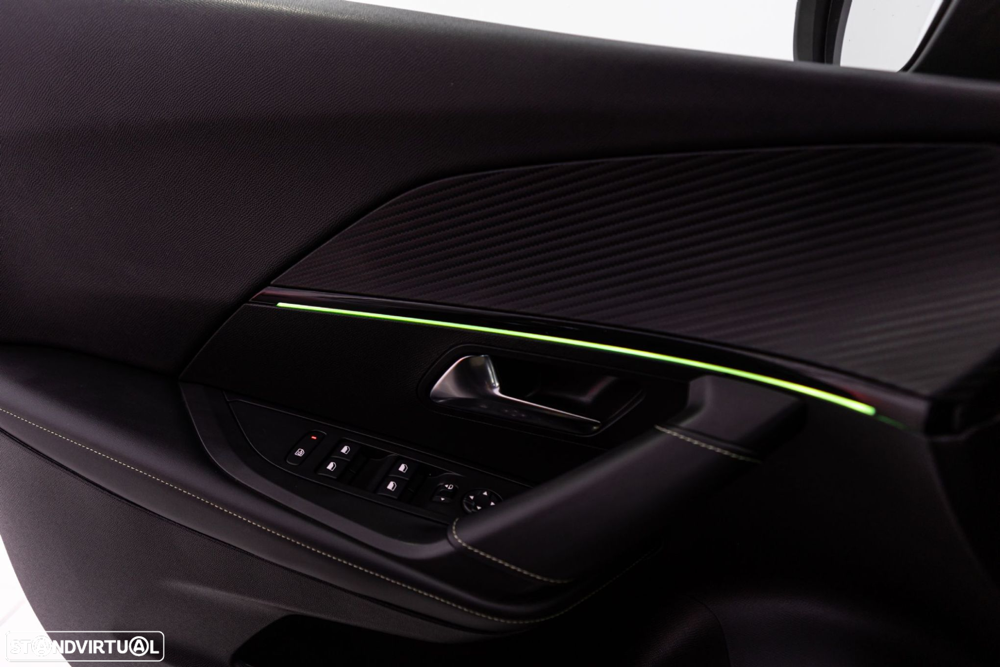 Peugeot e-2008 50 kWh GT - 29