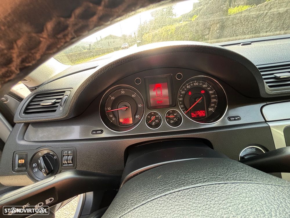 VW Passat 2.0 TDI Confortline - 11