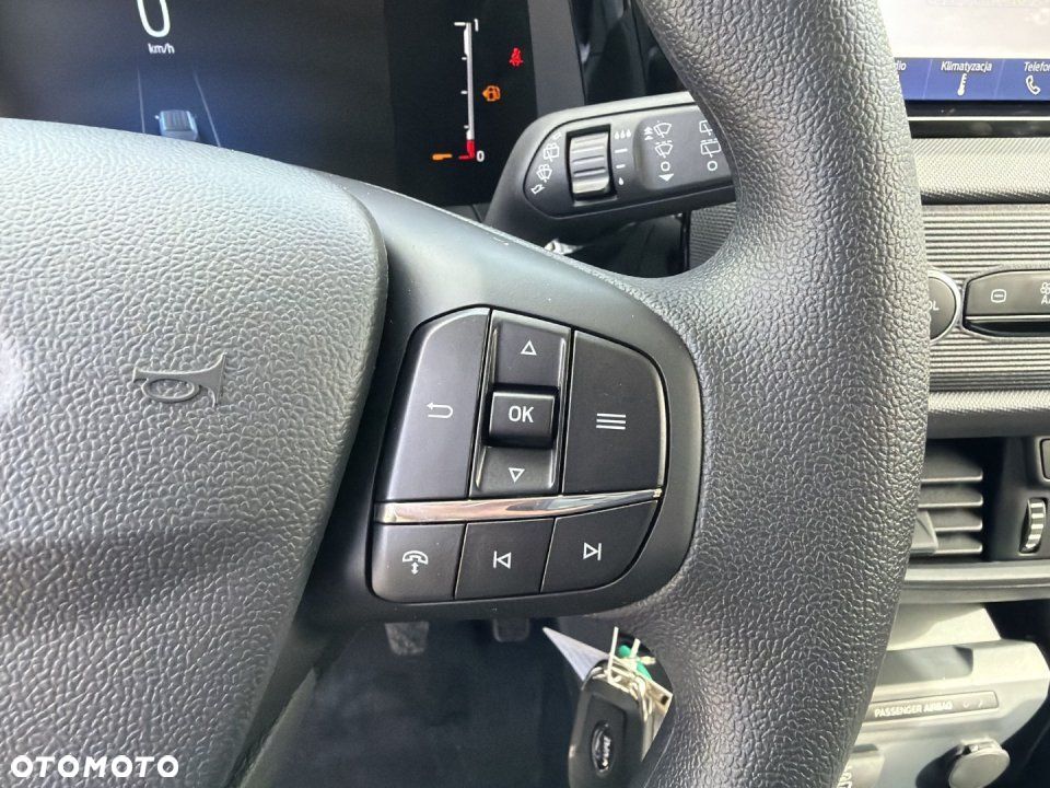 Ford Transit Courier - 26
