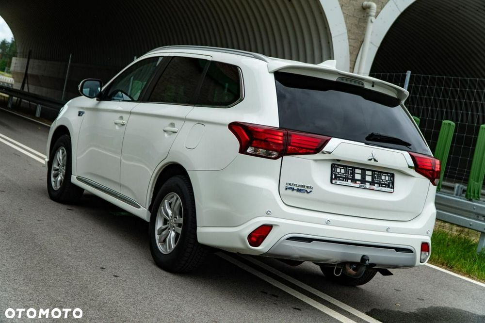 Mitsubishi Outlander 2.4 4WD Plus - 14