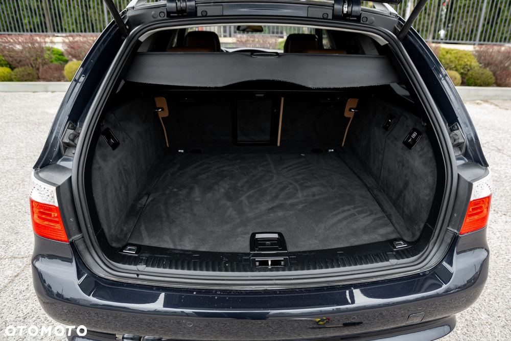 BMW Seria 5 525i xDrive - 14