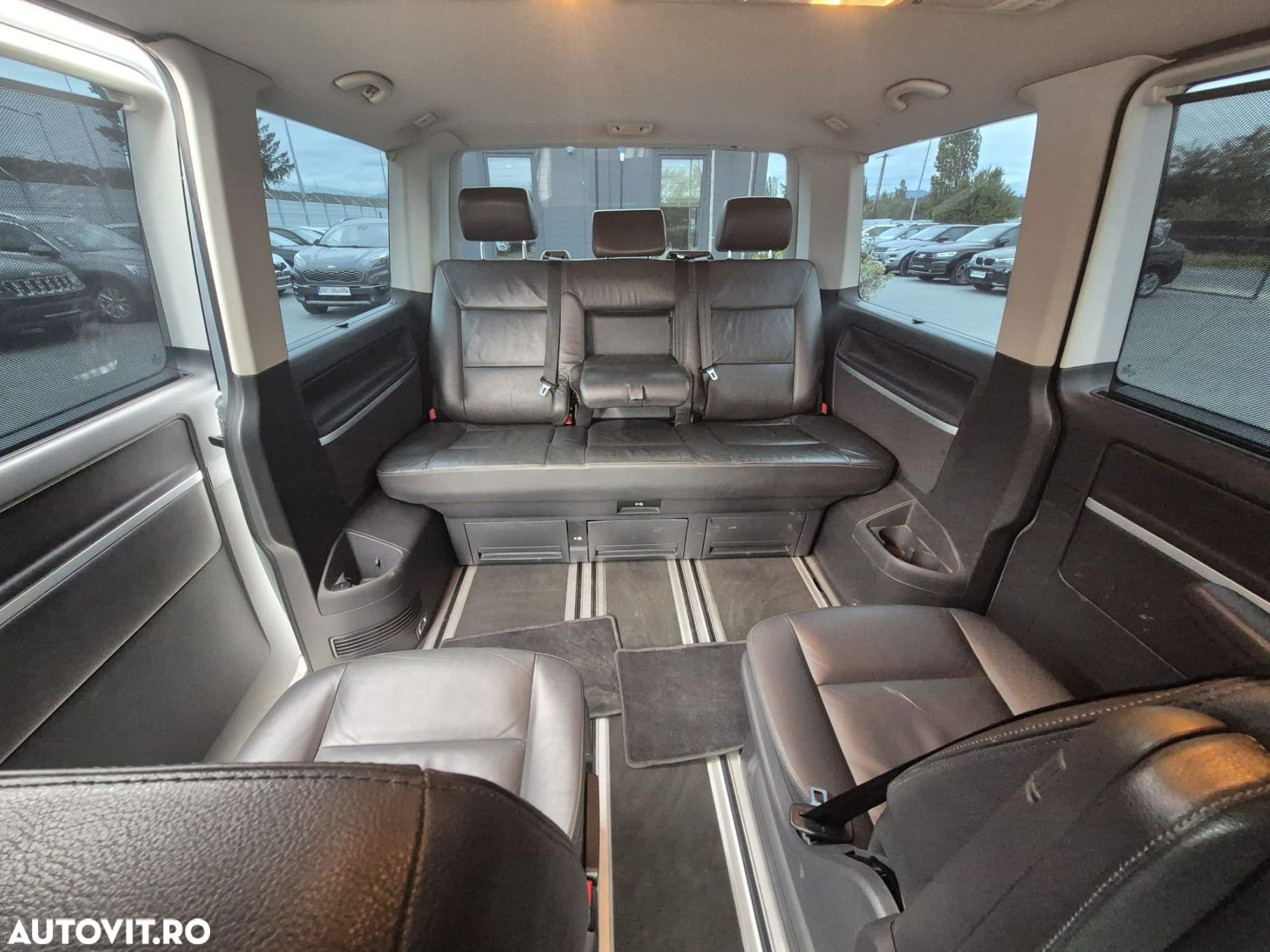 Volkswagen Multivan - 12
