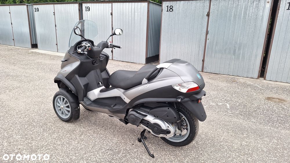 Piaggio MP-3 - 4