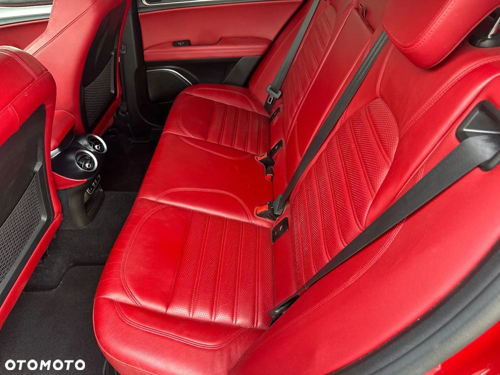 Alfa Romeo Stelvio - 23