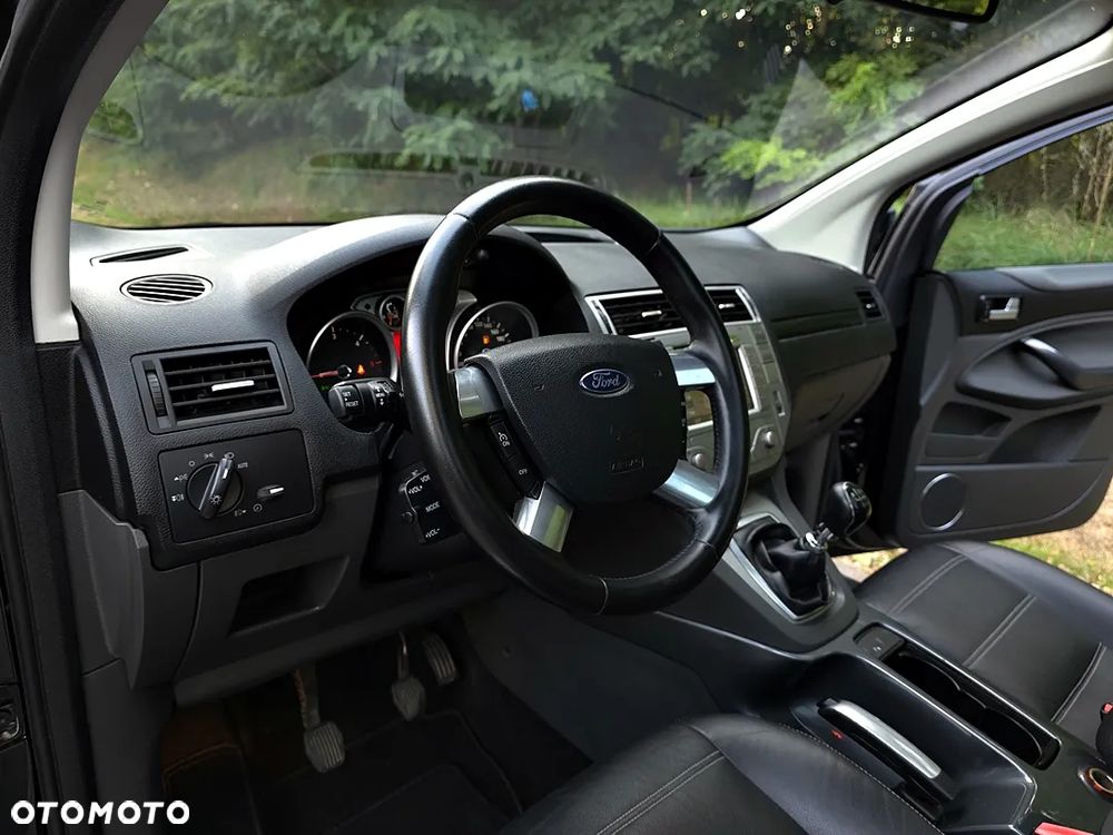 Ford Kuga 2.0 TDCi 4x4 Titanium - 24