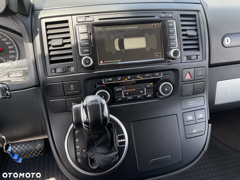 Volkswagen Multivan - 25