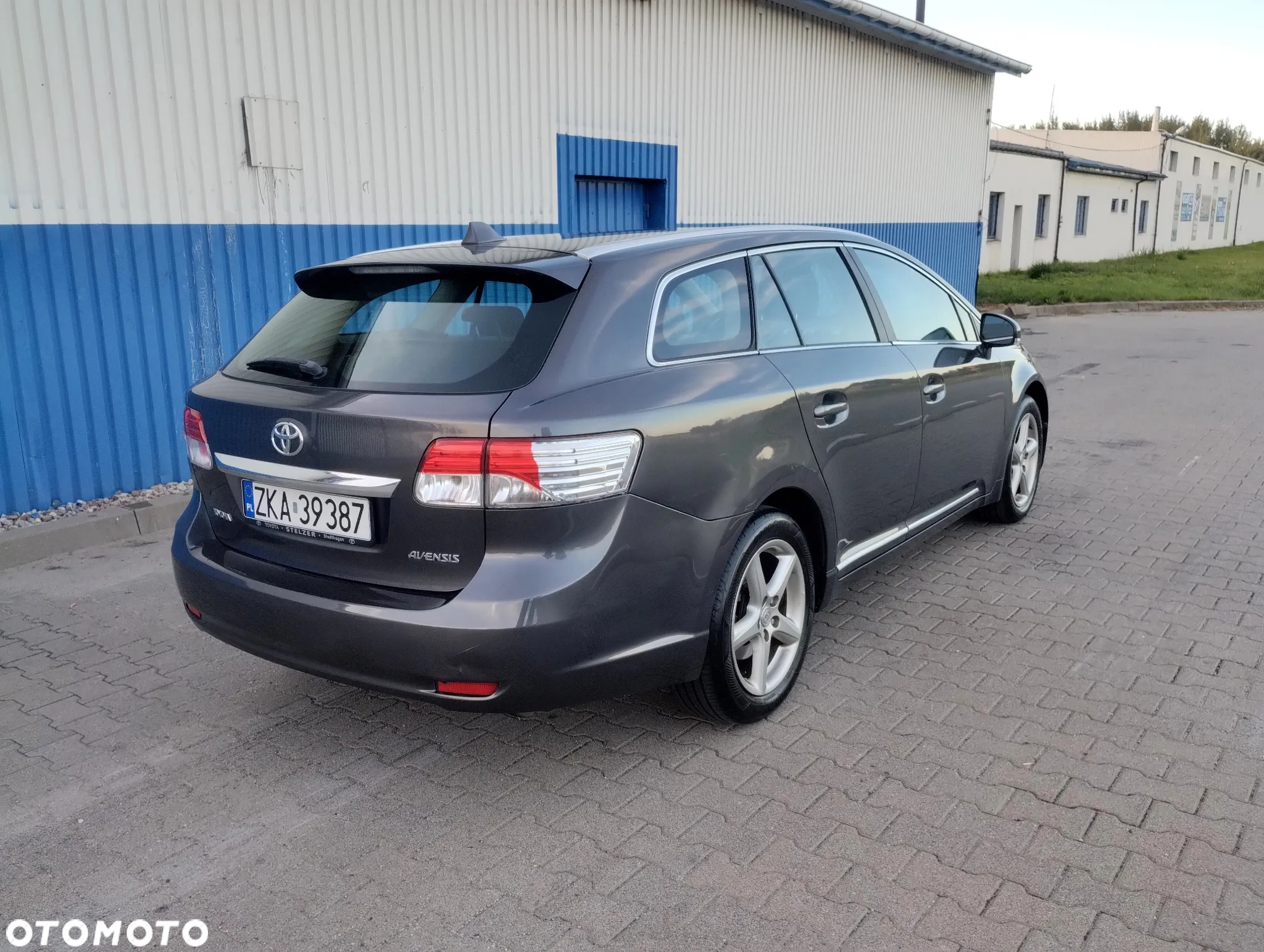 Toyota Avensis 1.8 Premium - 13