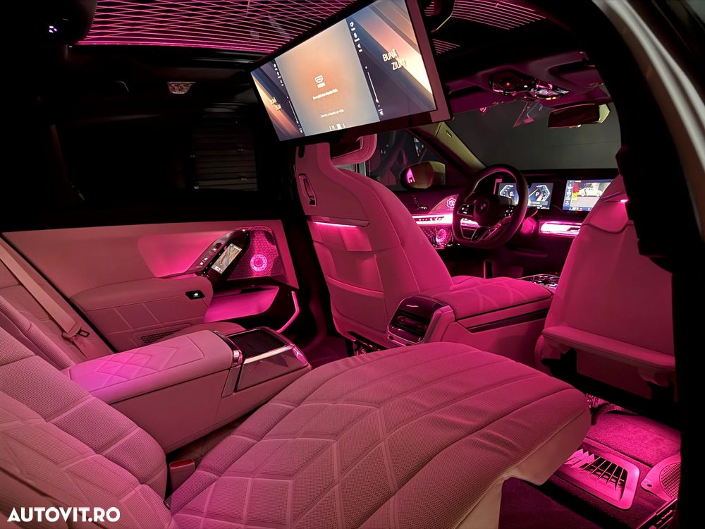 BMW Seria 7 740d xDrive MHEV - 12