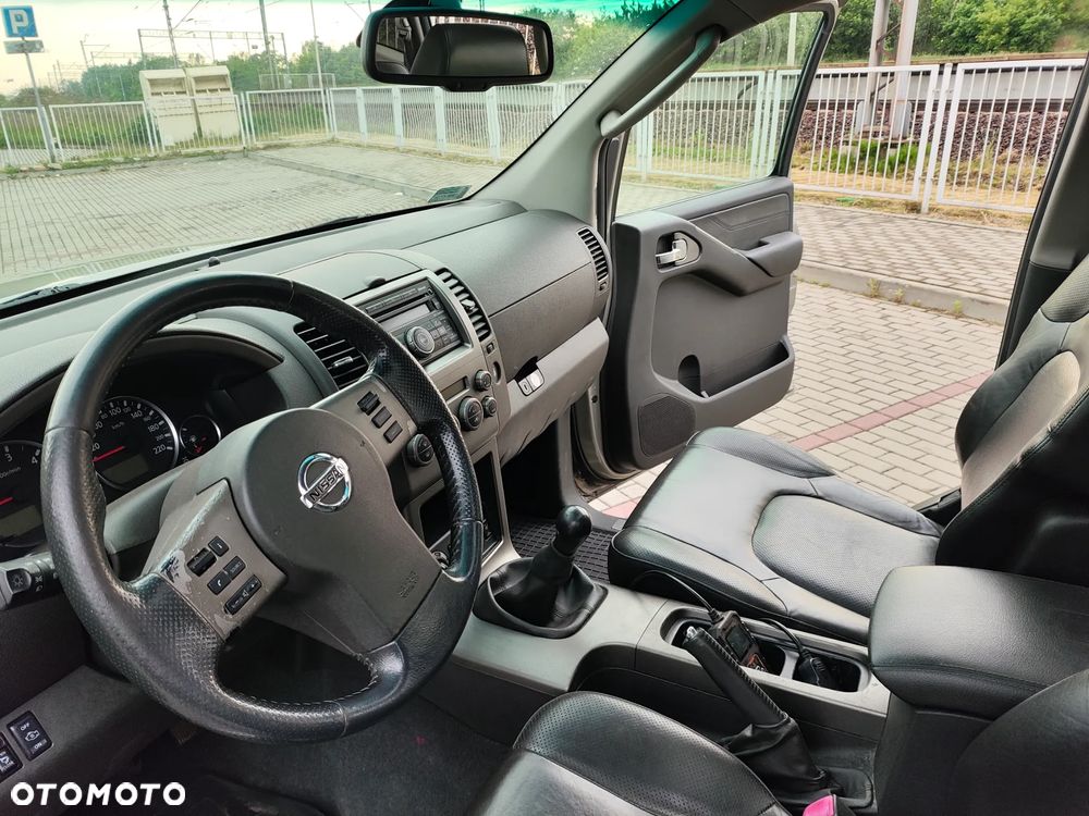 Nissan Pathfinder 2.5 D LE - 19