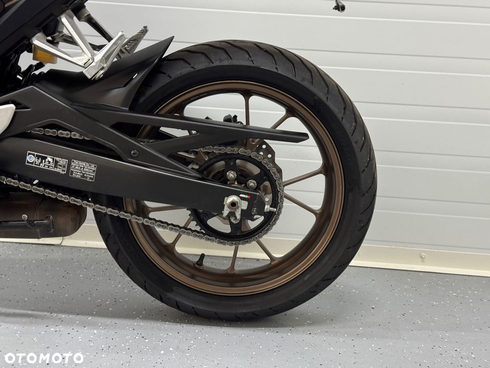 Honda CB - 16