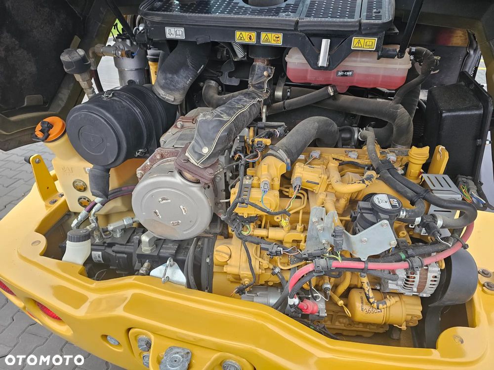 Caterpillar 908M - 10