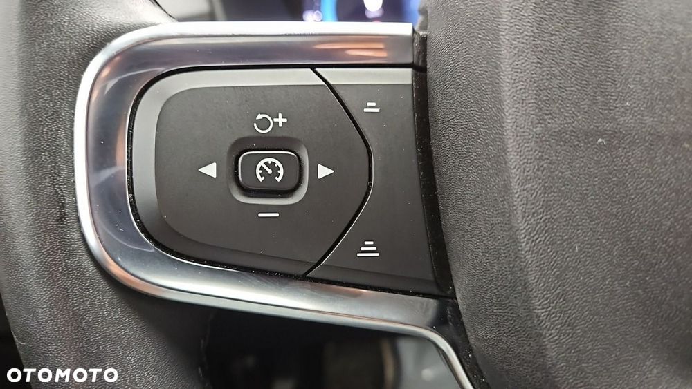Volvo XC 40 B3 Plus Dark - 17