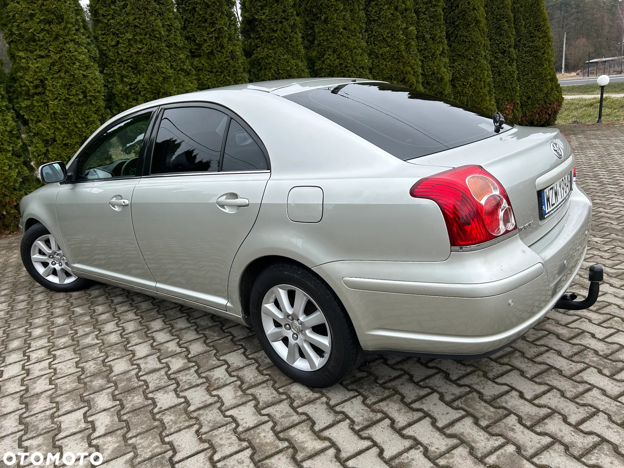 Toyota Avensis 2.0 D-4D - 12