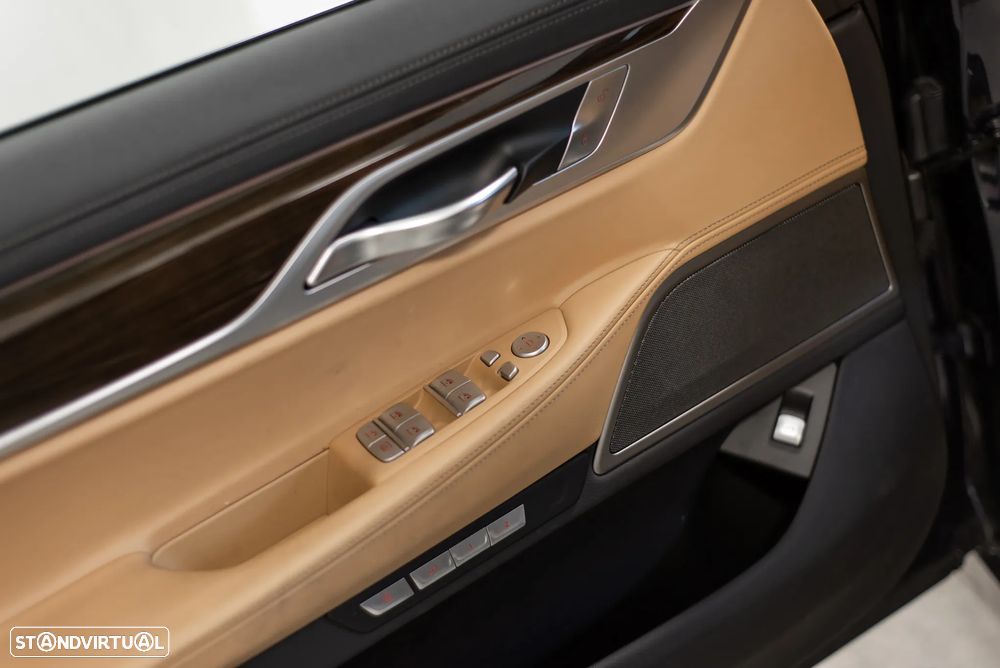 BMW 740 d xDrive Pack M - 25