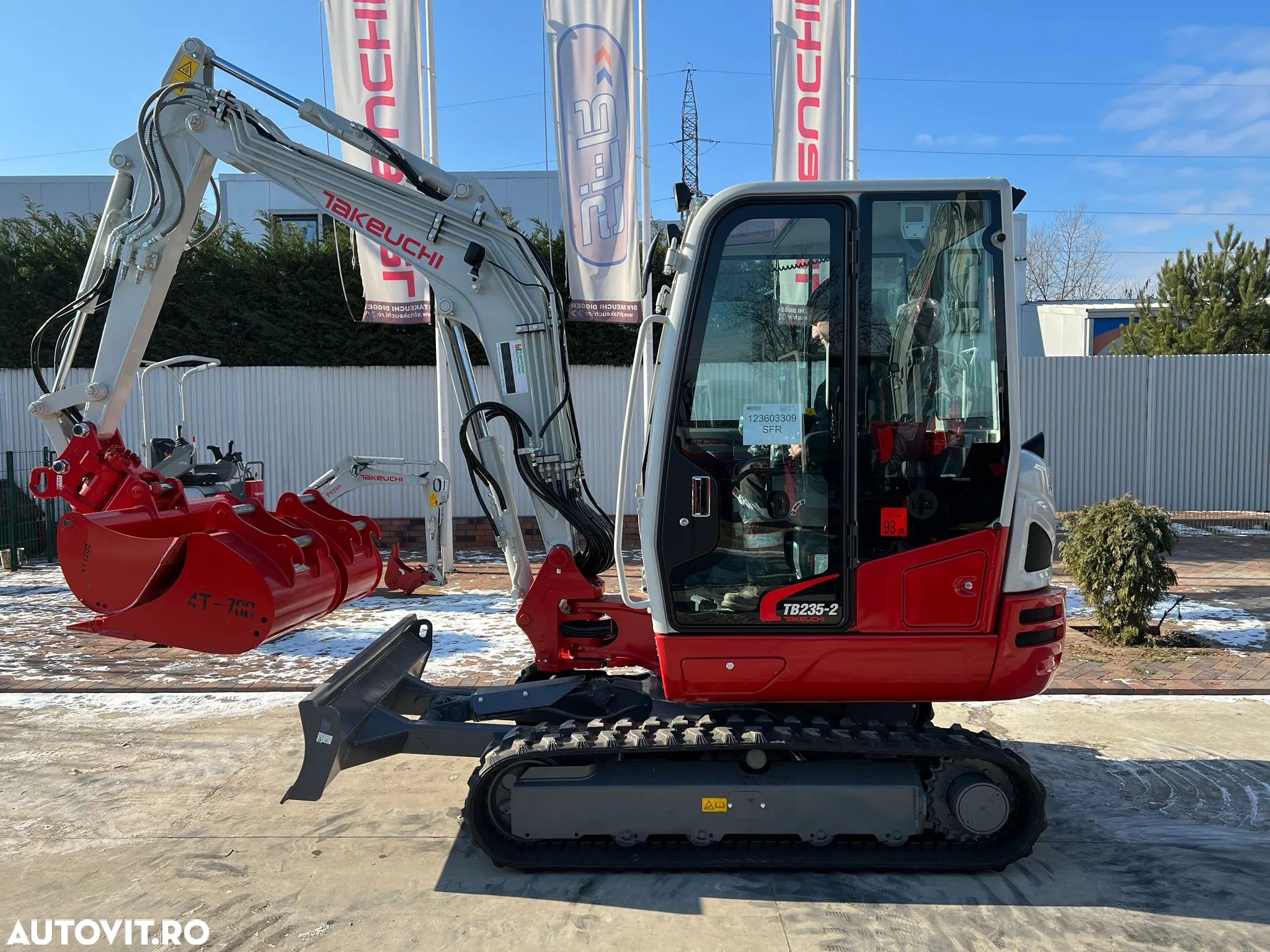 Takeuchi TB 235-2 4 ani garantie - 1