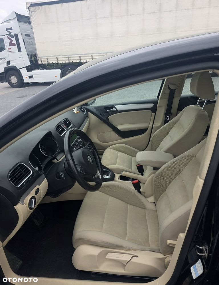 Volkswagen Golf 1.6 TDI Highline DSG - 11