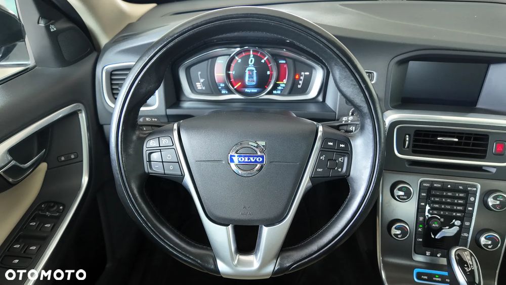 Volvo V60 D6 AWD Plug-in Hybrid Summum - 28