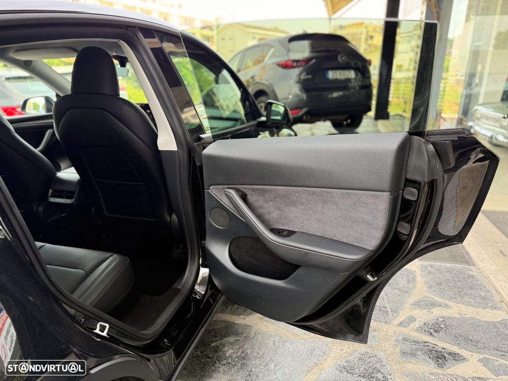 Tesla Model Y Long Range Tração Integral - 18