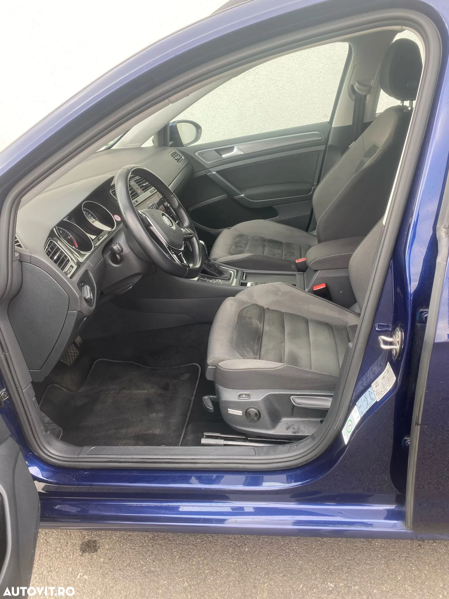 Volkswagen Golf 2.0 TDI SCR DSG Comfortline - 3