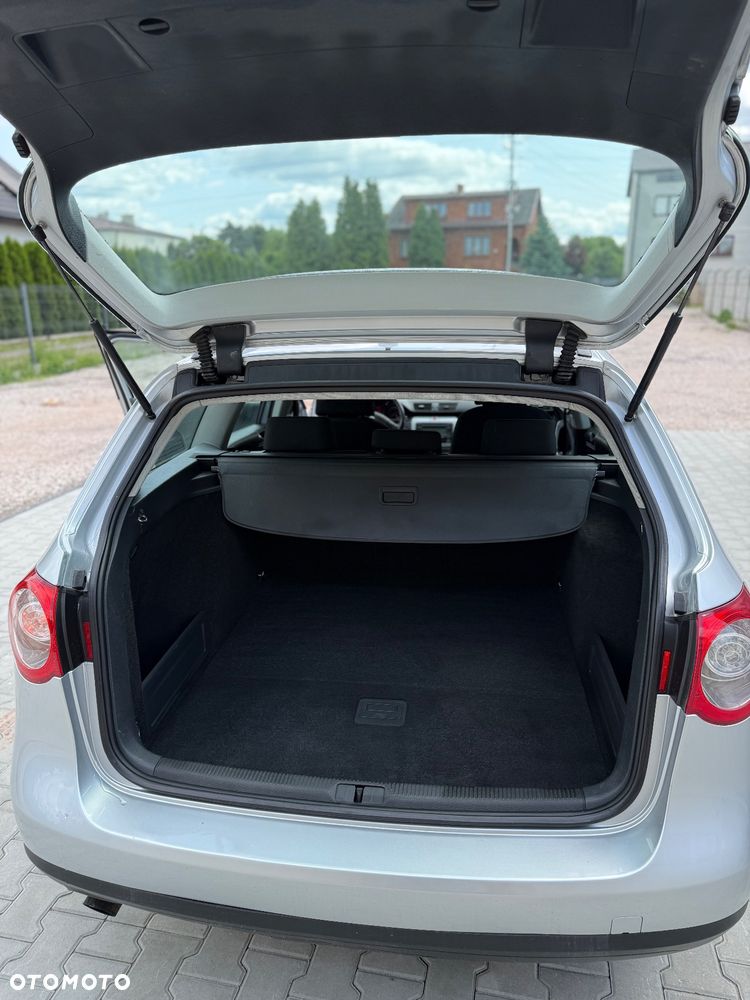 Volkswagen Passat 1.6 FSI Trendline - 11