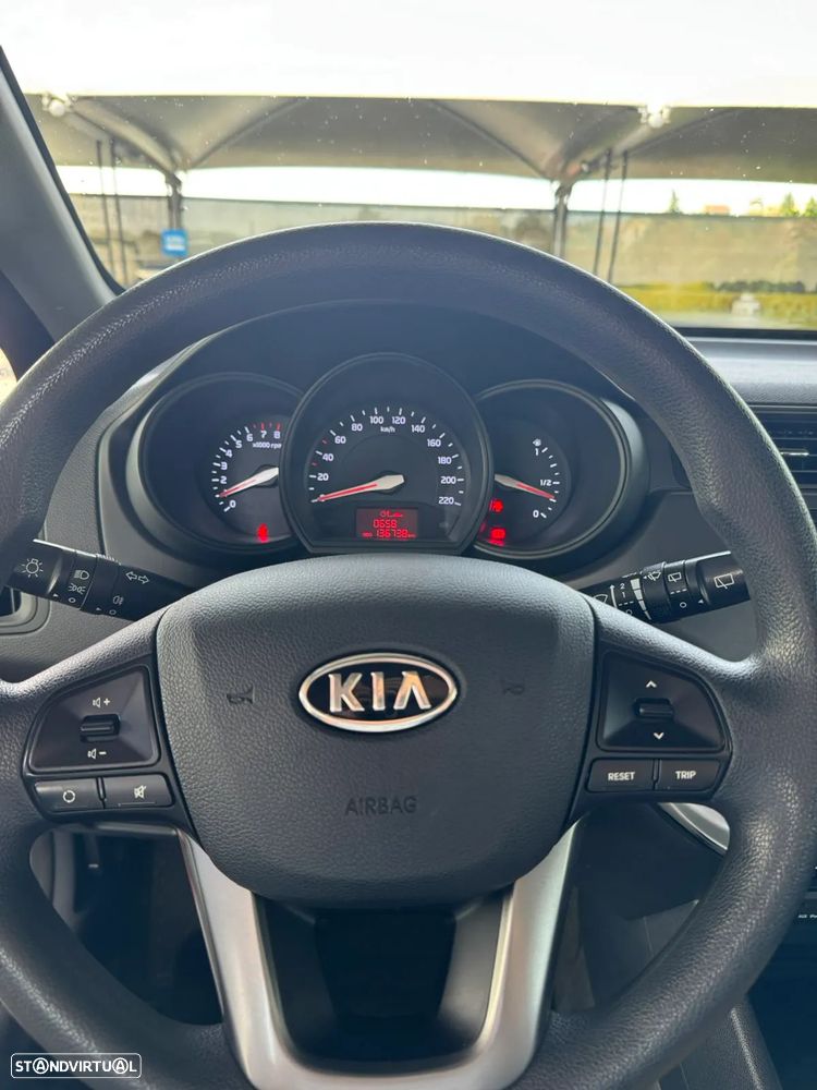 Kia Rio 1.4 Dream Team Edition - 6