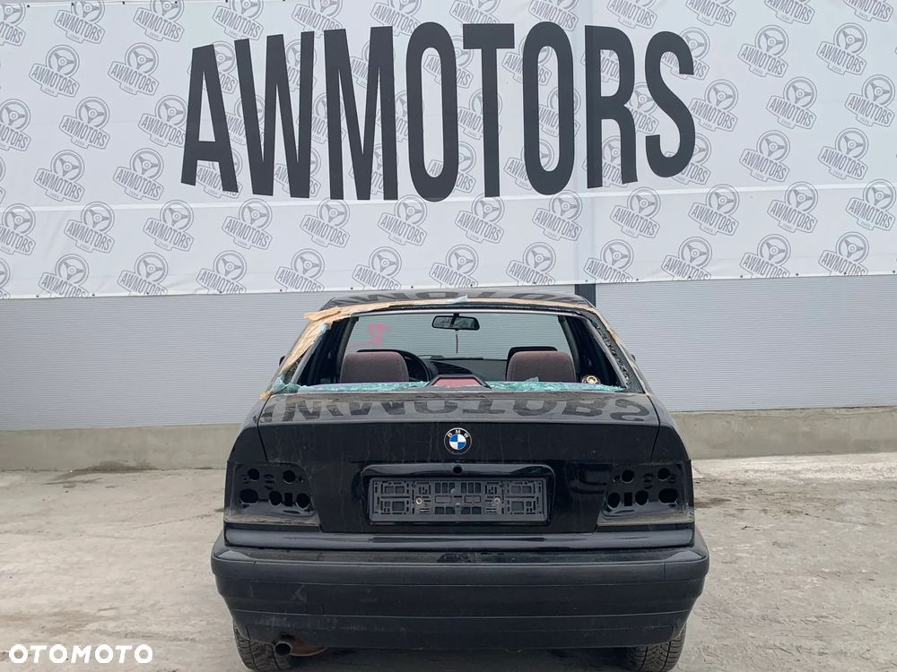 BMW 3 E36 1997 *SAMOCHÓD NA CZĘŚCI* 4551 MASKA, LAMPA, DRZWI, LUSTERKO, ZDERZAK, GRILL, BŁOTNIK, KLAPA, BELKA, DESKA, FOTELE, KANAPA, ĆWIARTKA KIEROWNICA, TARCZE, ZACISKI, ZAWIESZENIE, KOMPLETNY PRZÓD, KOMPLETNY TYŁ, LICZNIK, ZEGARY, PRAWE LEWE PRZÓD TYŁ - 4