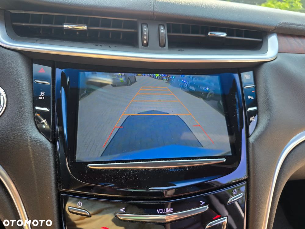 Cadillac XTS - 32